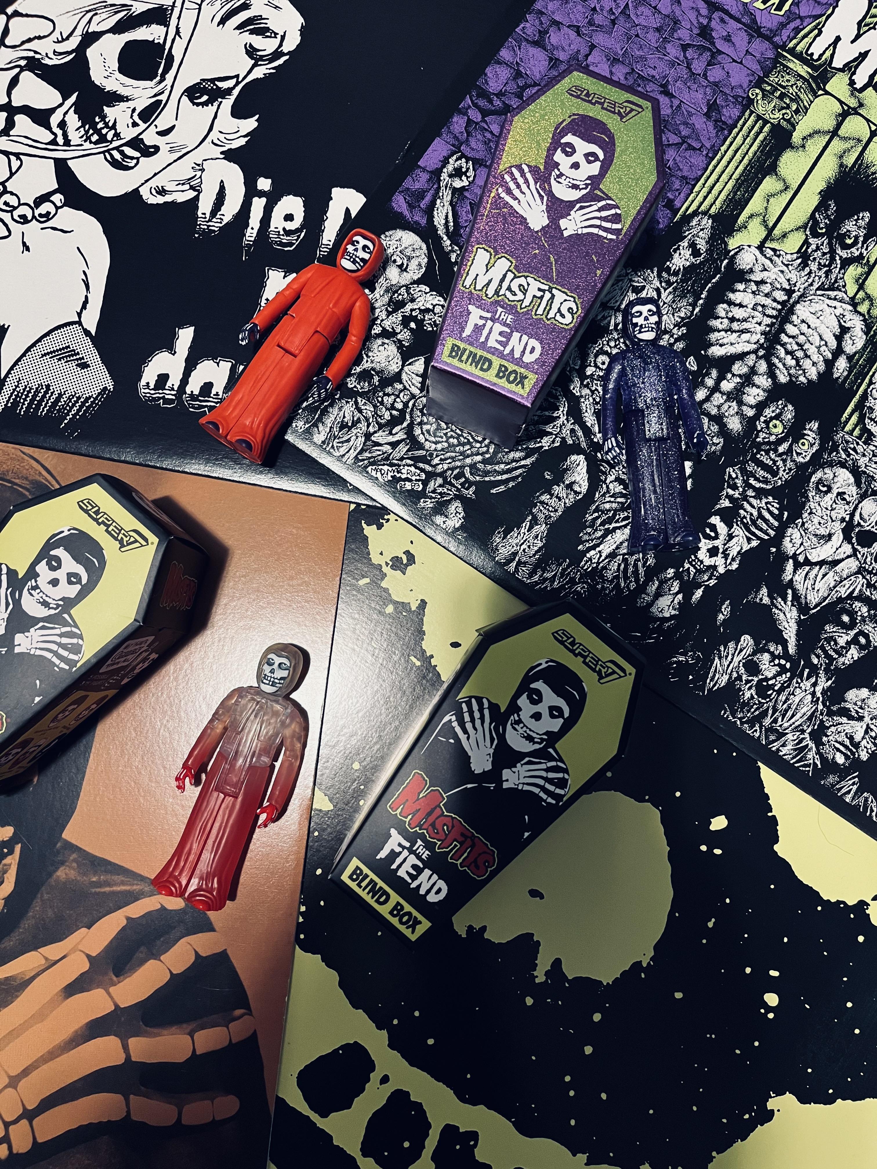Super7 Misfits Fiend blind box figurină coșciug