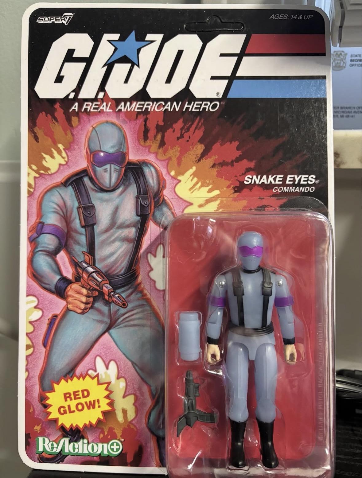 Super7 ReAction+ Snake Eyes figurina glow rosu 9,5 cm