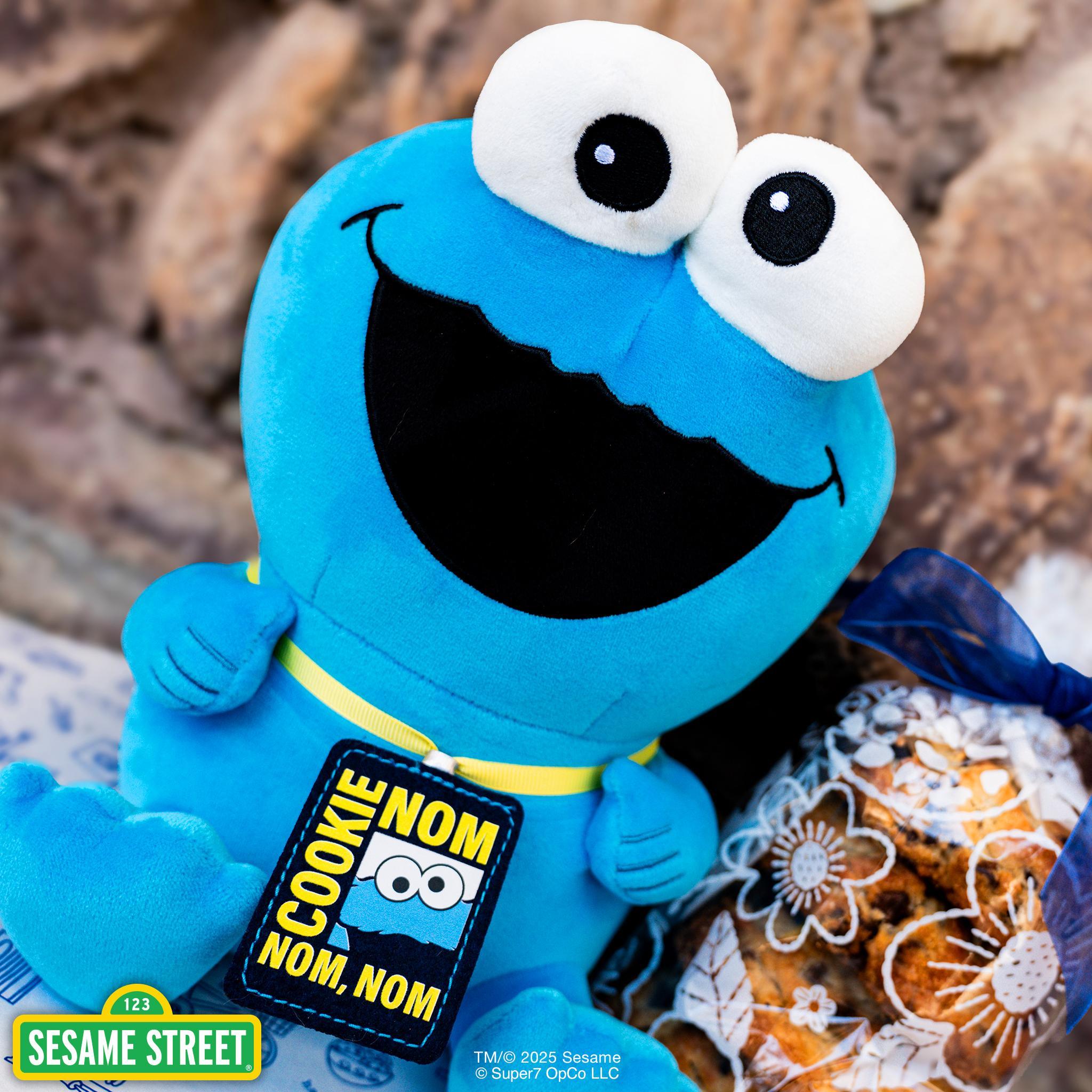 Super7 Sesame Street Cookie Monster plus 20 cm cu ecuson