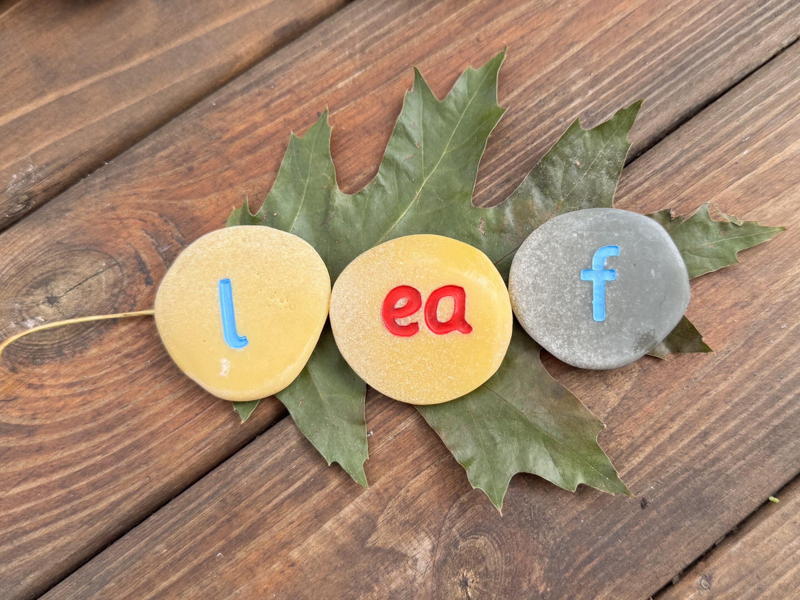 Yellow Door Phonics Pebbles pietre fonetică set 64 exterior