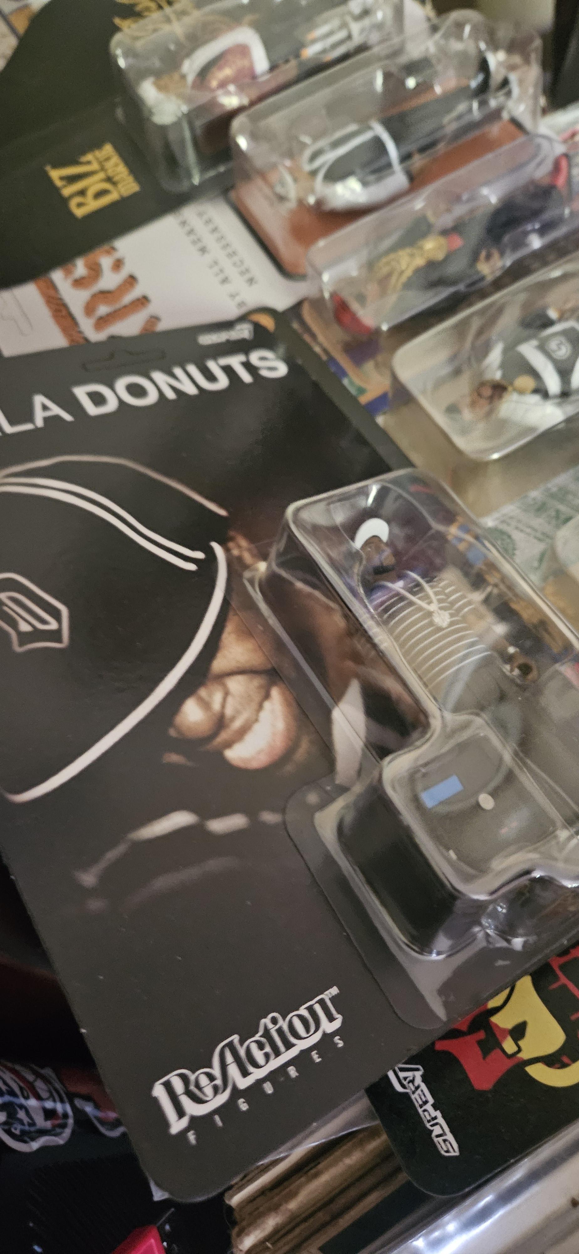 Super7 ReAction J Dilla Donuts Smile figurină