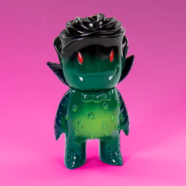 Super7 Japanese Vinyl Rose Vampire figurina verde inchis 10 cm