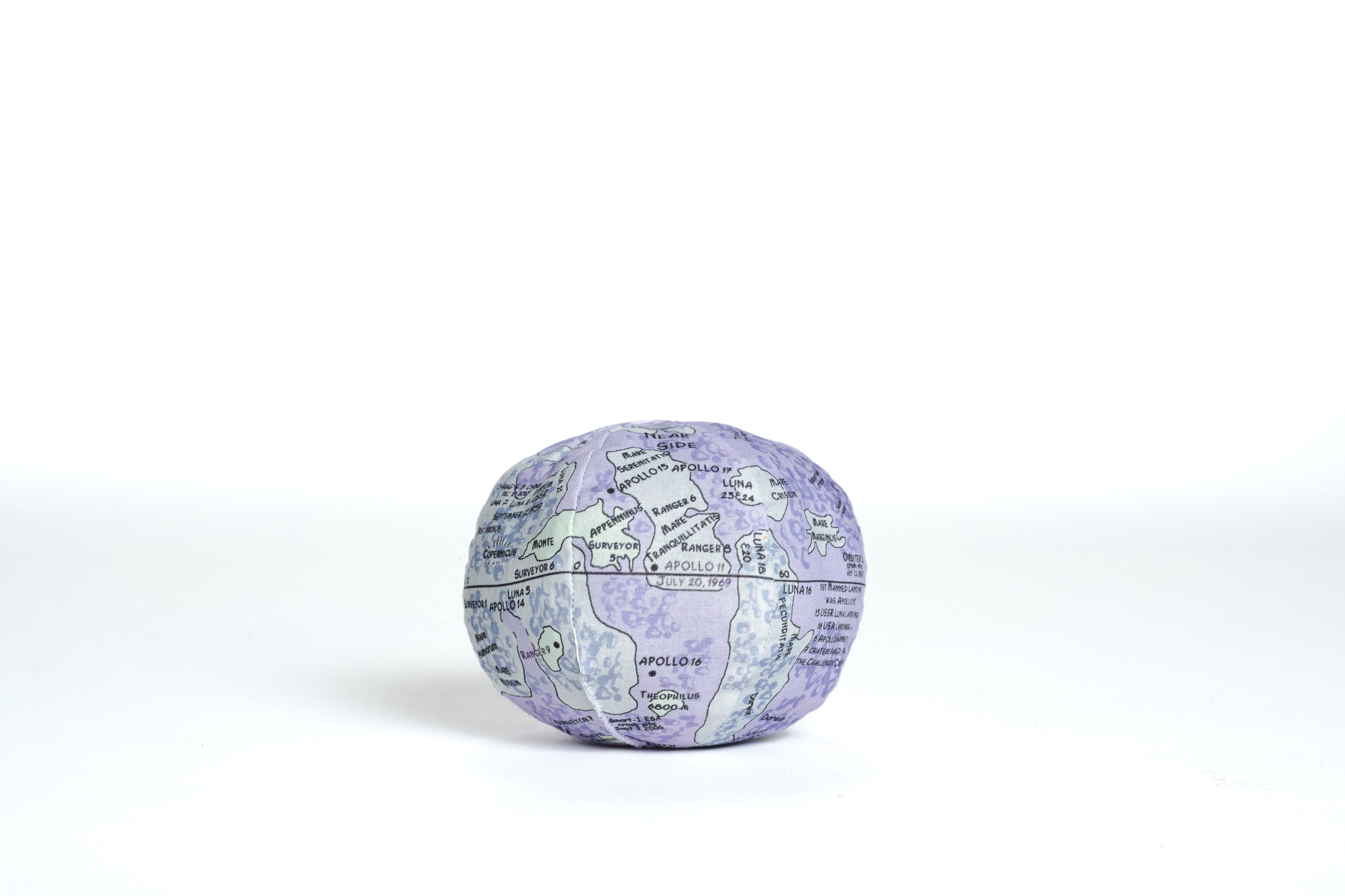 Hugg a Planet Pocket Earth with Moon jucarie plus set 2 piese bumbac