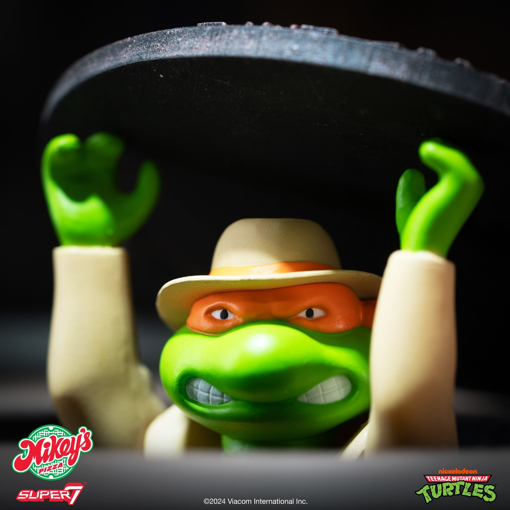 Super7 ReAction TMNT Michelangelo Undercover figurina