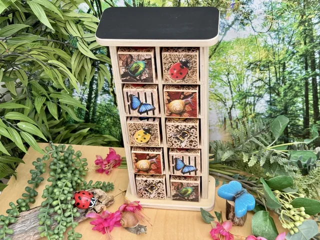 Yellow Door Bug Hotel 10-Frame joc numarat lemn