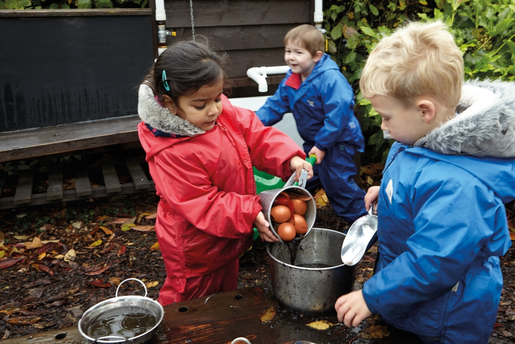 Yellow Door Mud Kitchen set bucatarie noroi