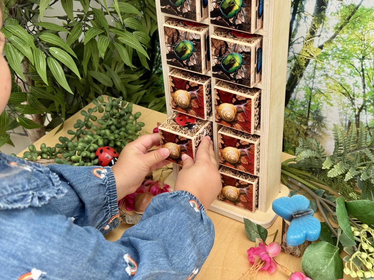 Yellow Door Bug Hotel 10-Frame joc numarat lemn