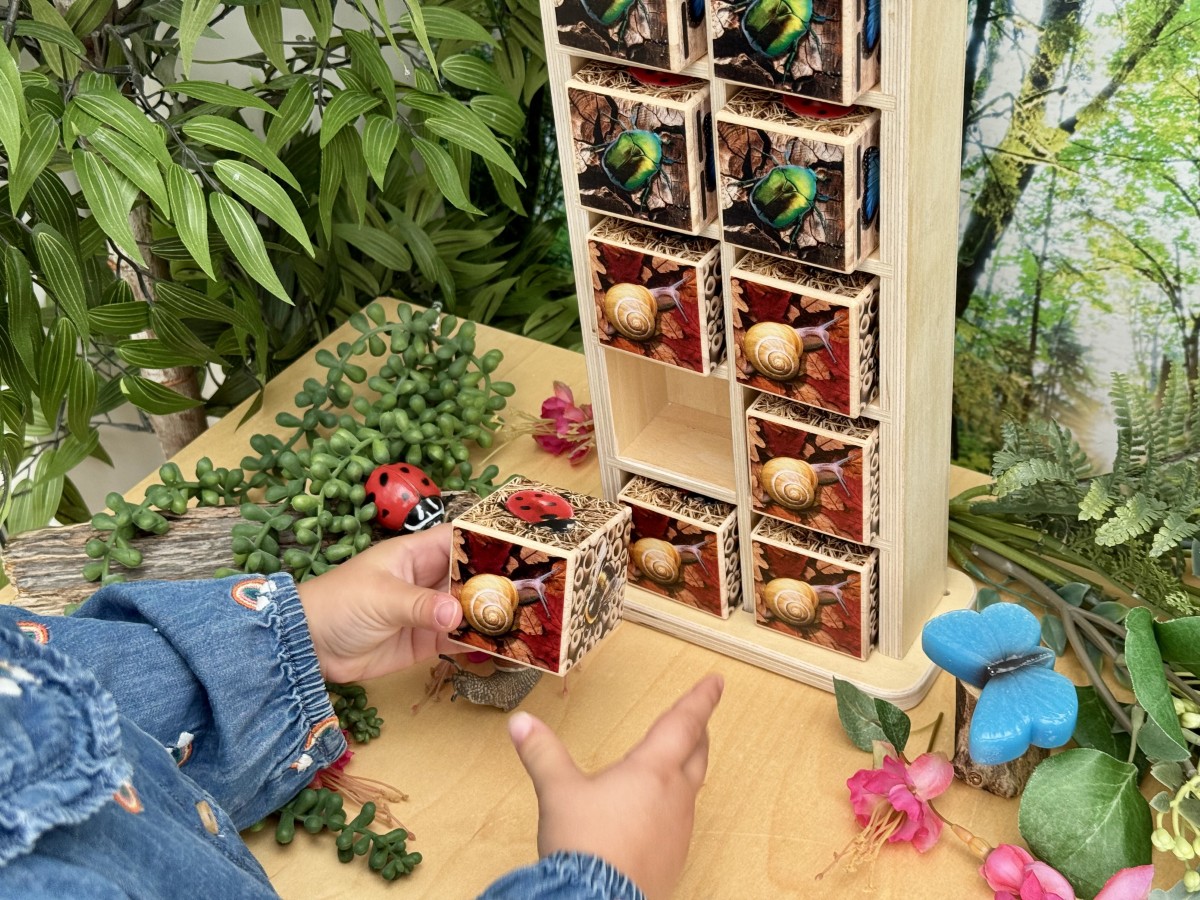 Yellow Door Bug Hotel 10-Frame joc numarat lemn