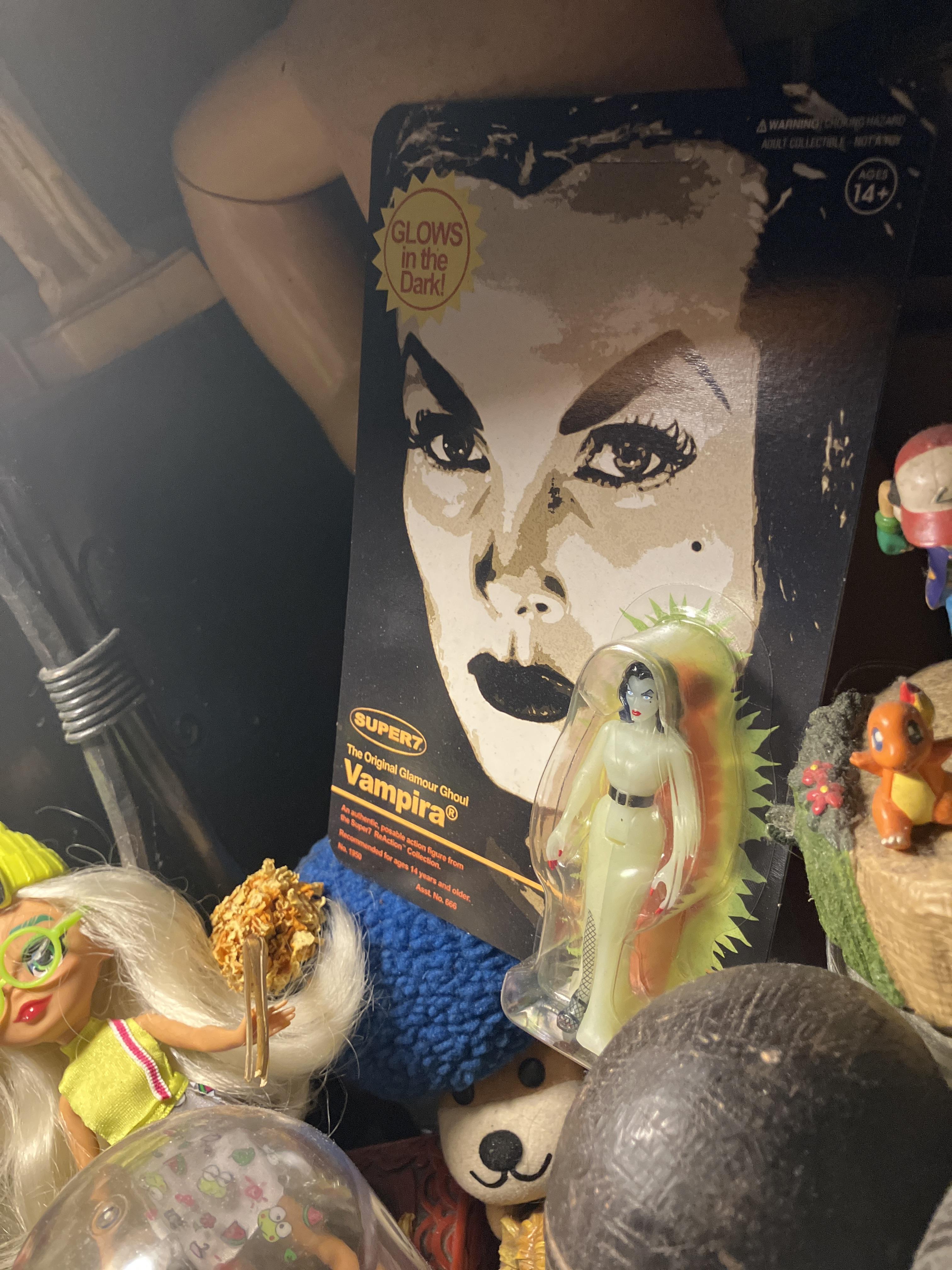 Super7 Vampira ReAction Wave 03 figurina fosforescenta 9,5 cm