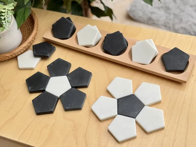 Yellow Door Patterning Pentagons pietre senzoriale 24 piese alb-negru