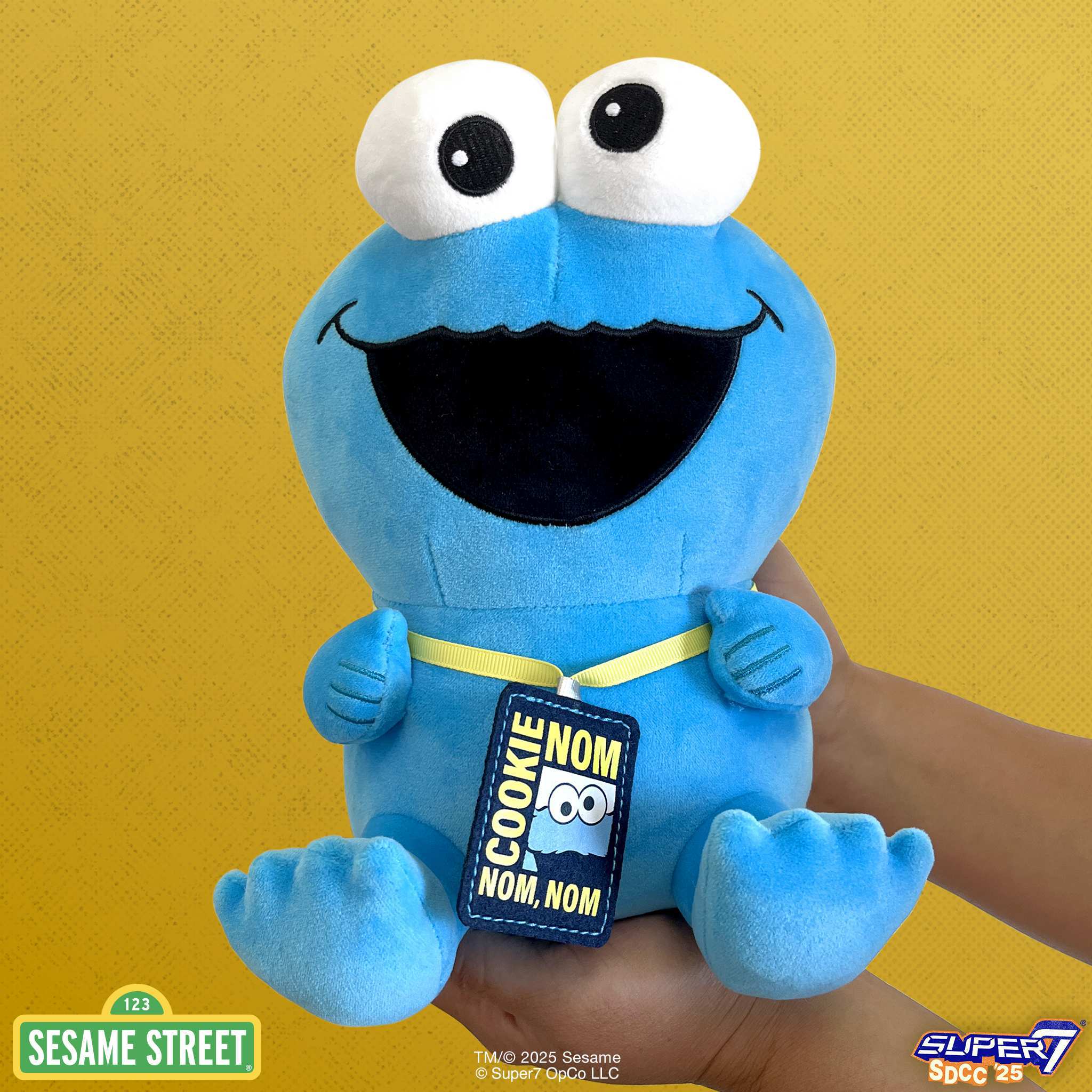 Super7 Sesame Street Cookie Monster plus 20 cm cu ecuson