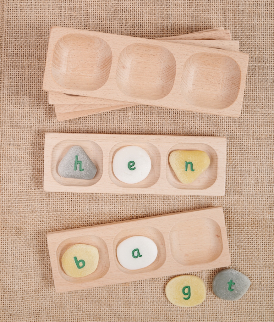 Yellow Door 3-Pebble Tray tavite lemn 6 buc CVC