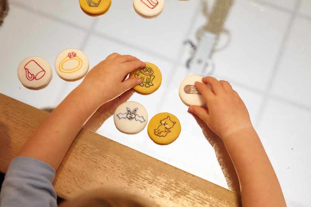 Yellow Door Rhyming Pebbles pietre rime set 16 familii sunete