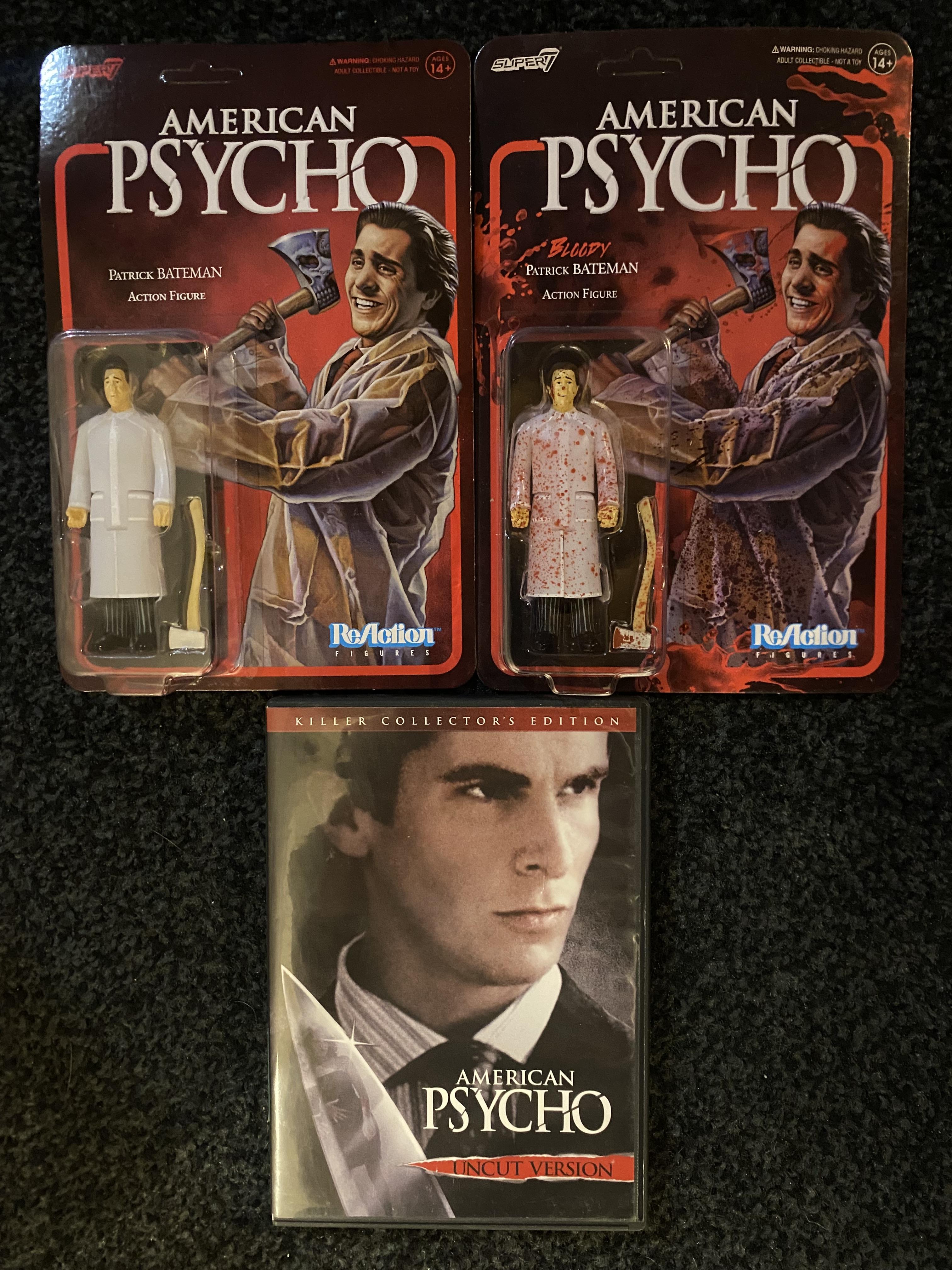 Super7 ReAction Wave 01 Patrick Bateman figurina raincoat