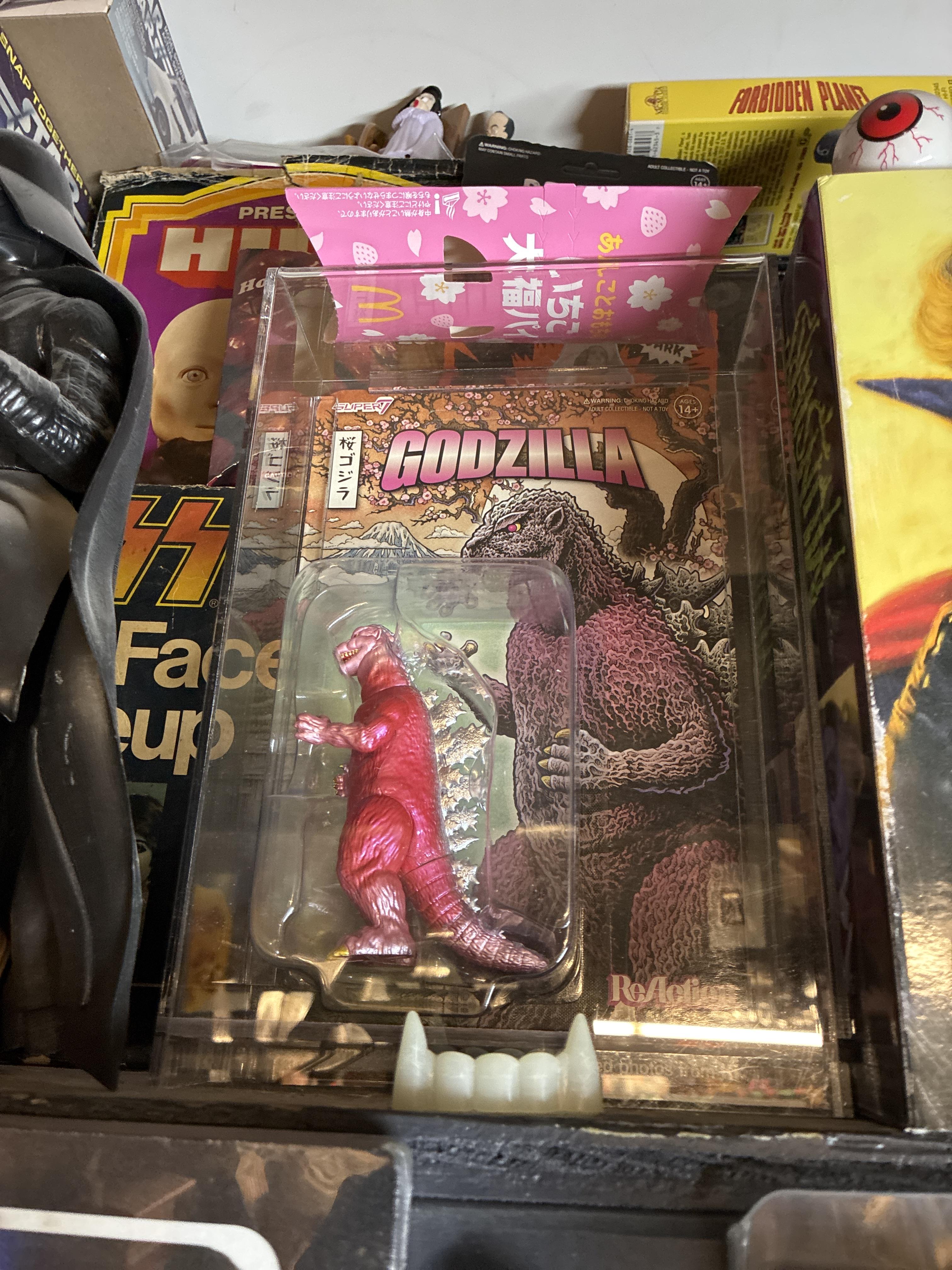 Super7 Toho ReAction Godzilla 54 figurină cherry blossom