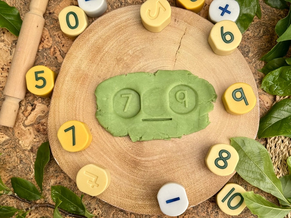 Yellow Door Number Stamping Stones stampile cifre set numere