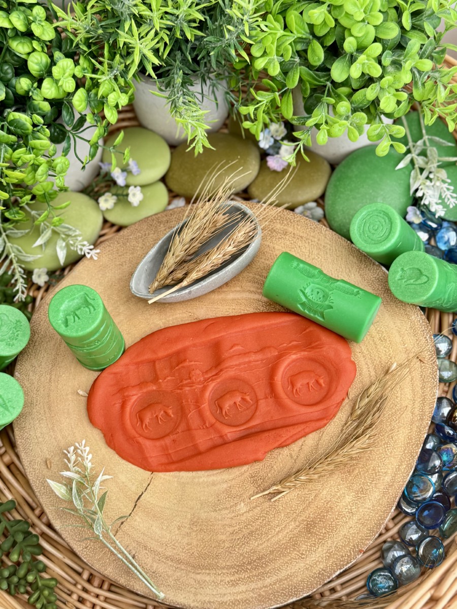 Yellow Door Let's Roll Farm role plastilină set 6 fermă