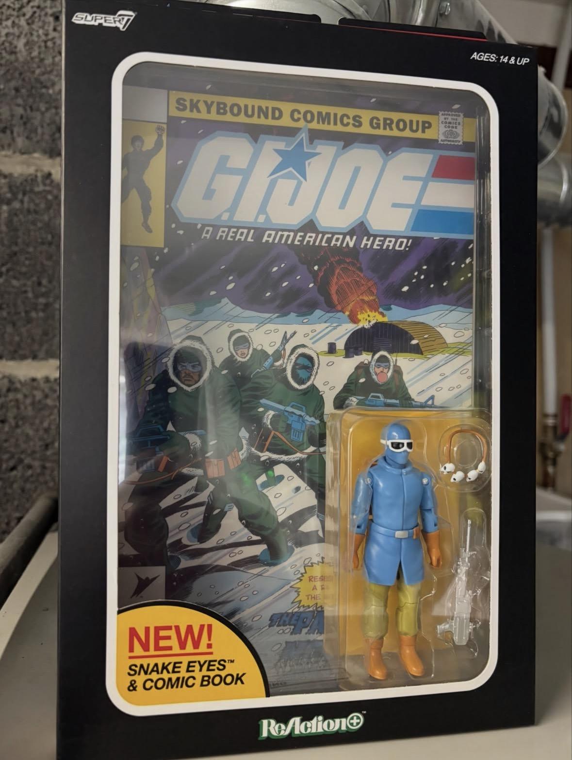 Super7 G.I. Joe Snake Eyes figurina cu revista nr. 2