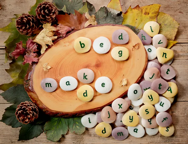 Yellow Door Alphabet Pebbles set 50 pietre formare cuvinte