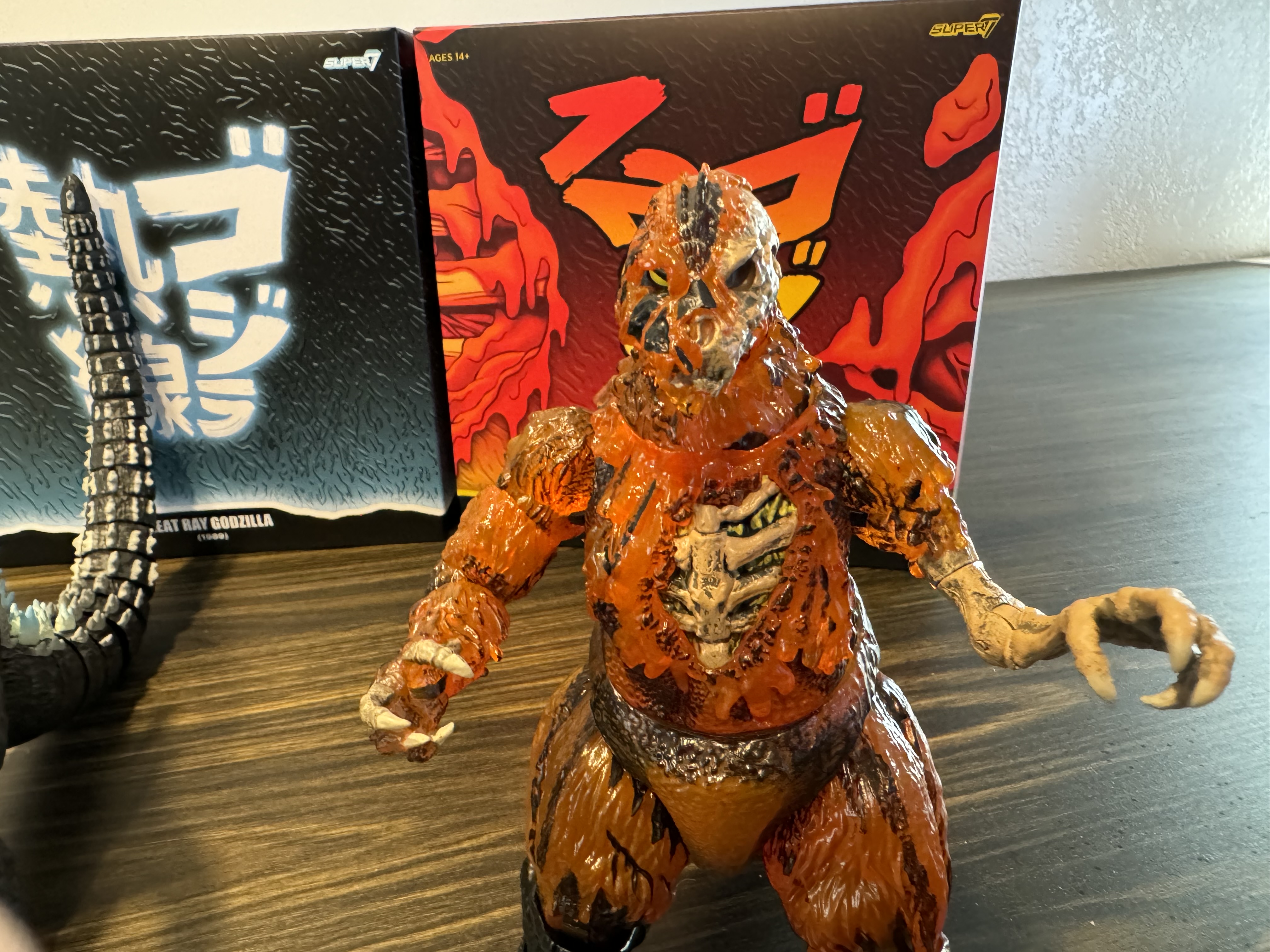 Super7 Toho Ultimates 1200ºC Godzilla figurina 21 cm