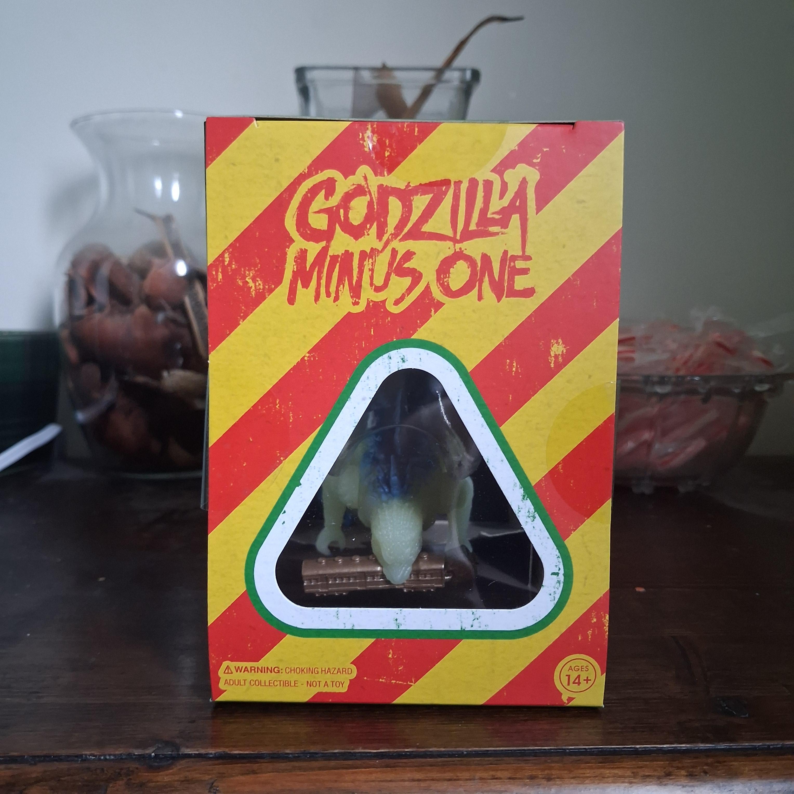 Super7 Toho Minus One Train Biter figurina fosforescenta