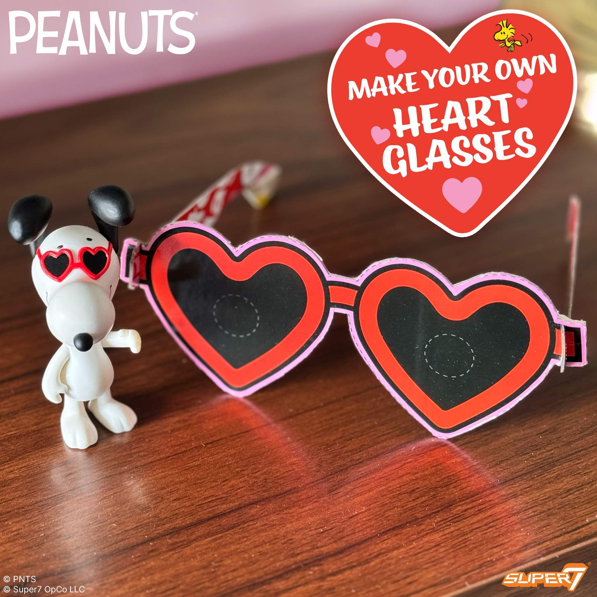 Super7 Peanuts ReAction Snoopy Heart Eyes figurină