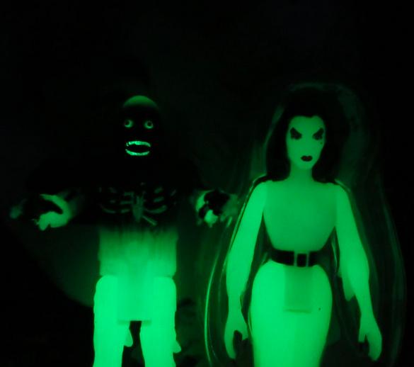 Super7 Vampira ReAction Wave 03 figurina fosforescenta 9,5 cm