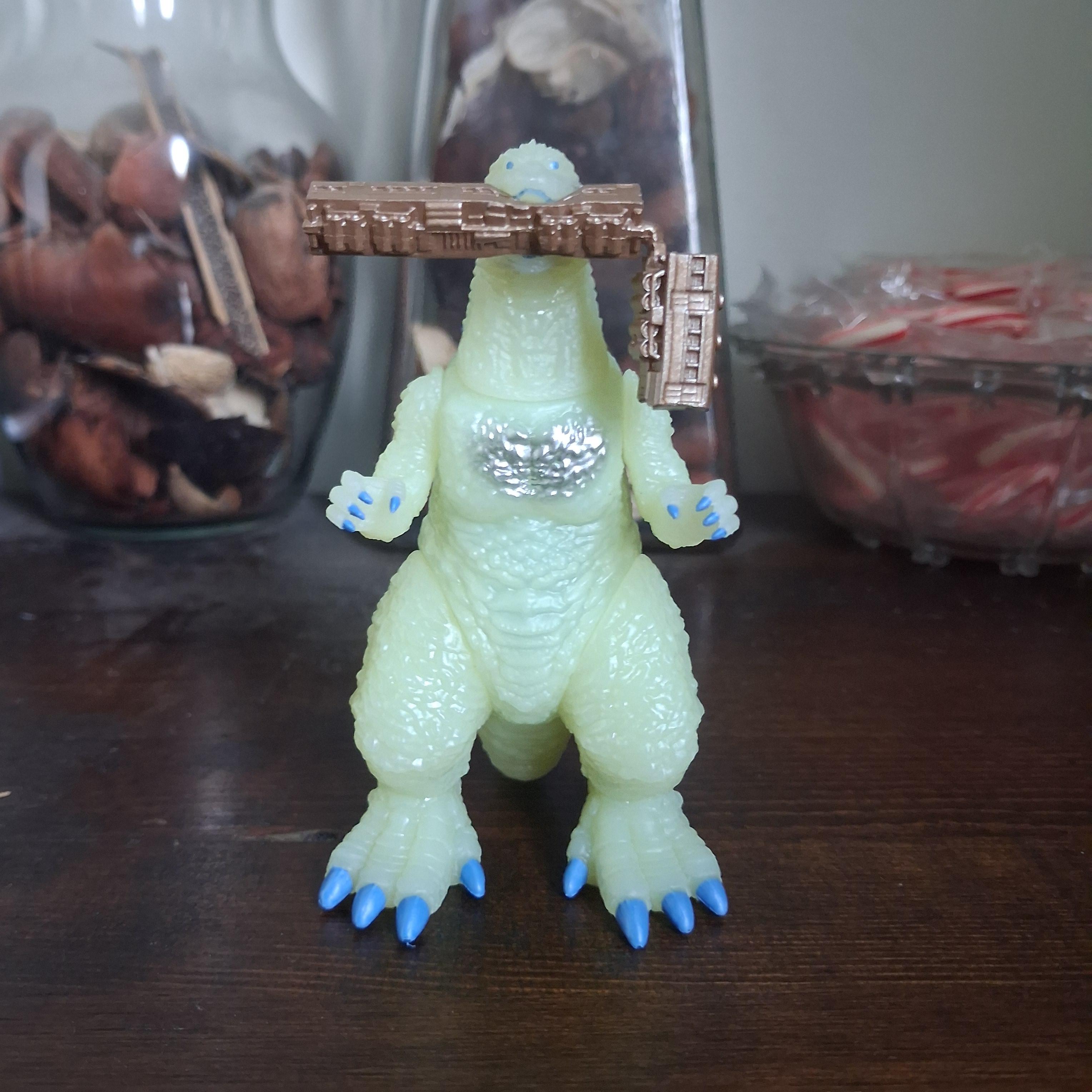 Super7 Toho Minus One Train Biter figurina fosforescenta