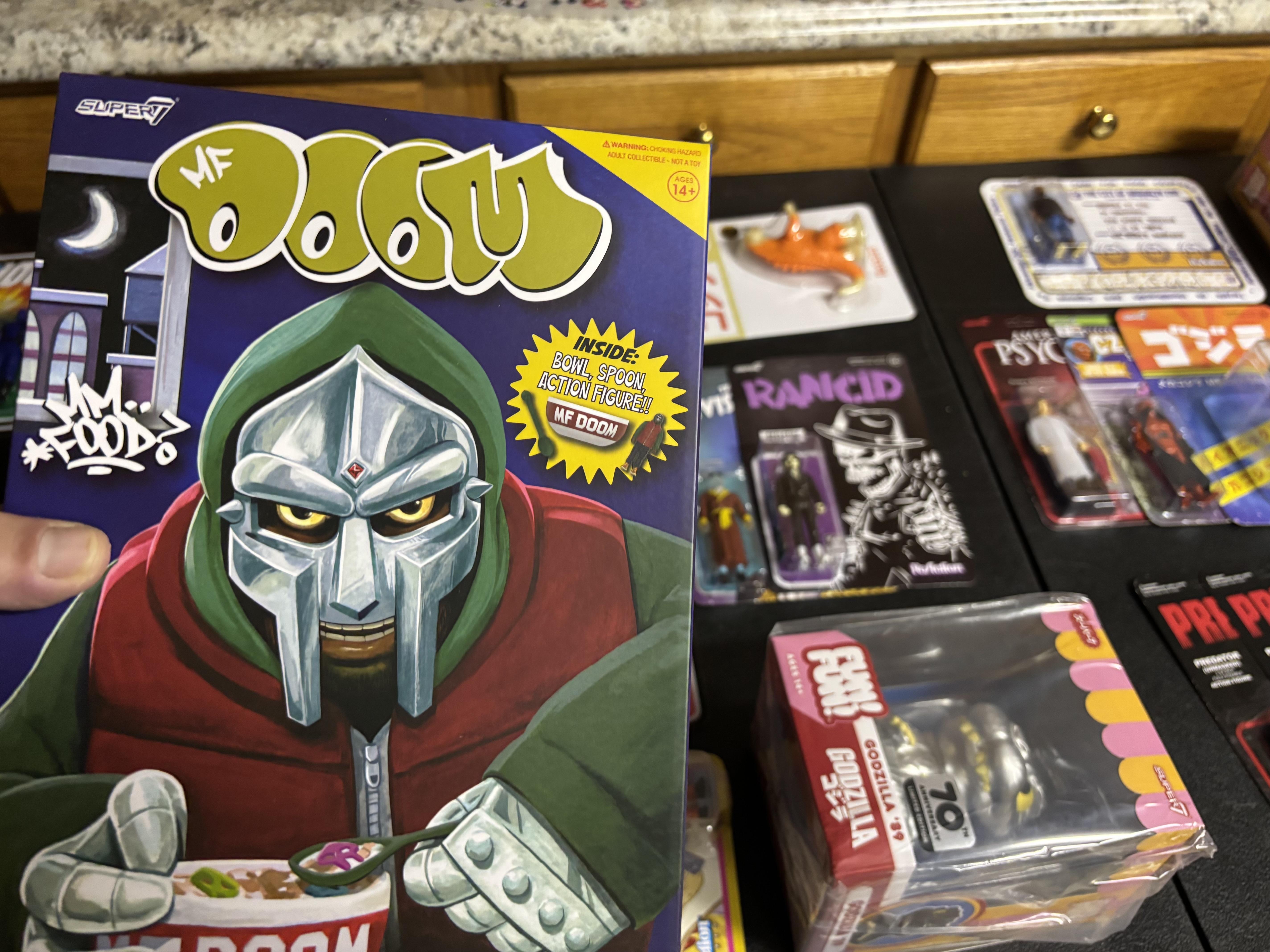 Super7 ReAction MF DOOM Mm Food figurina bol cereale