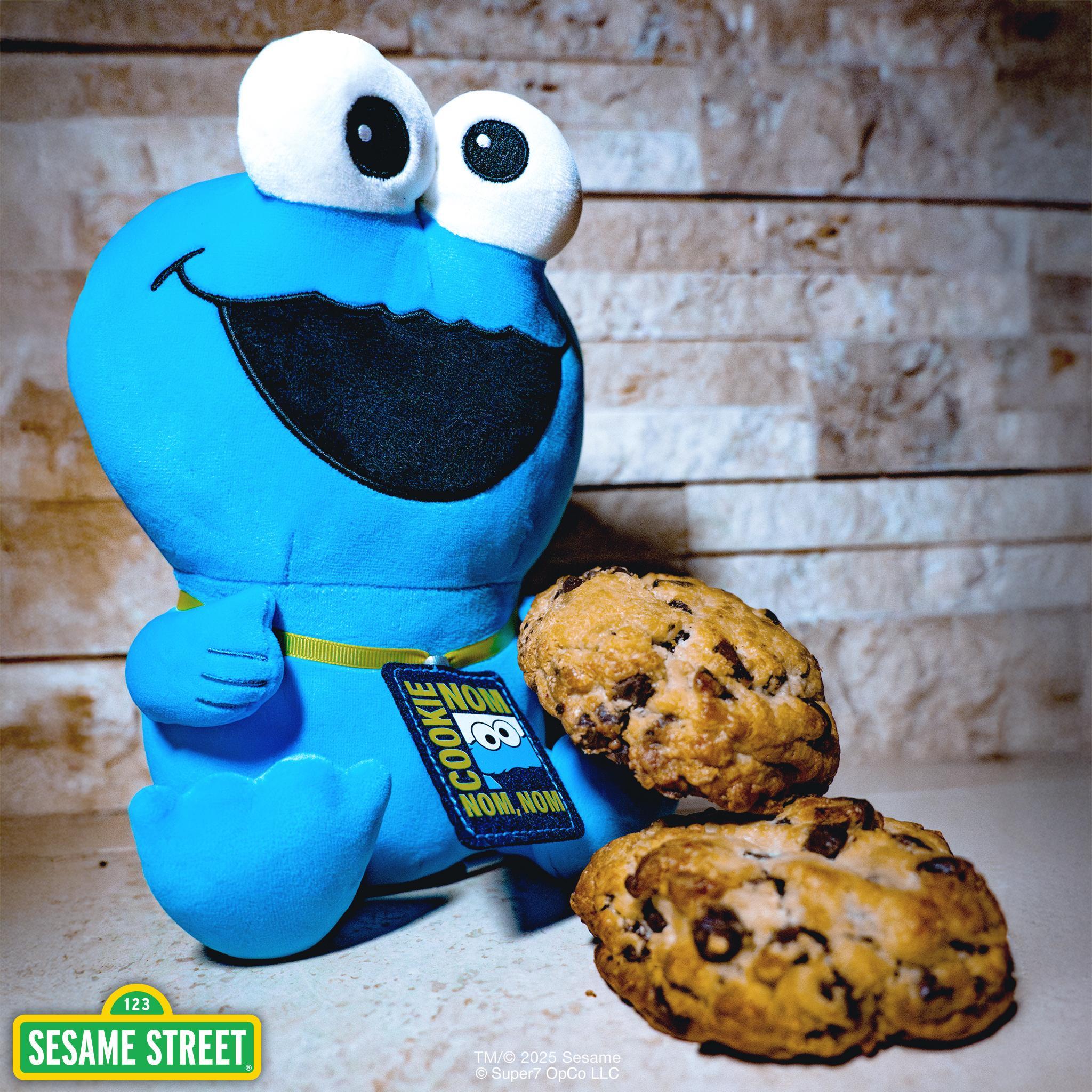 Super7 Sesame Street Cookie Monster plus 20 cm cu ecuson