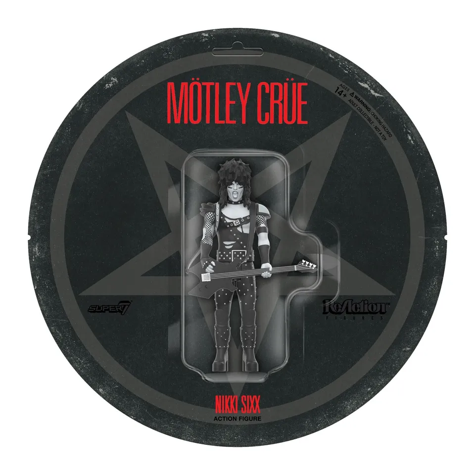 Super7 Motley Crue Nikki Sixx figurina Shout At The Devil alb-negru