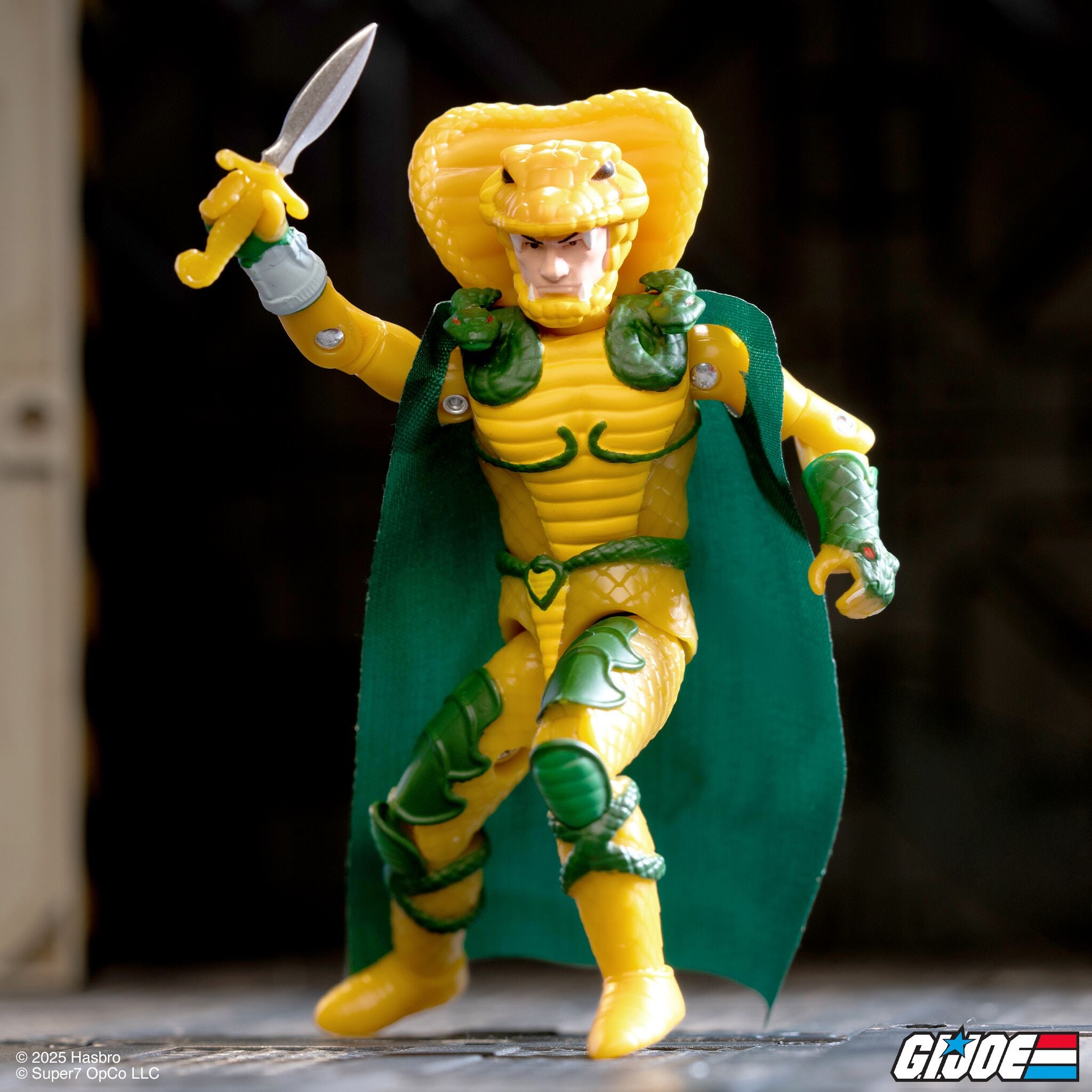 Super7 G.I. Joe ReAction+ Serpentor Cartoon figurina pelerina