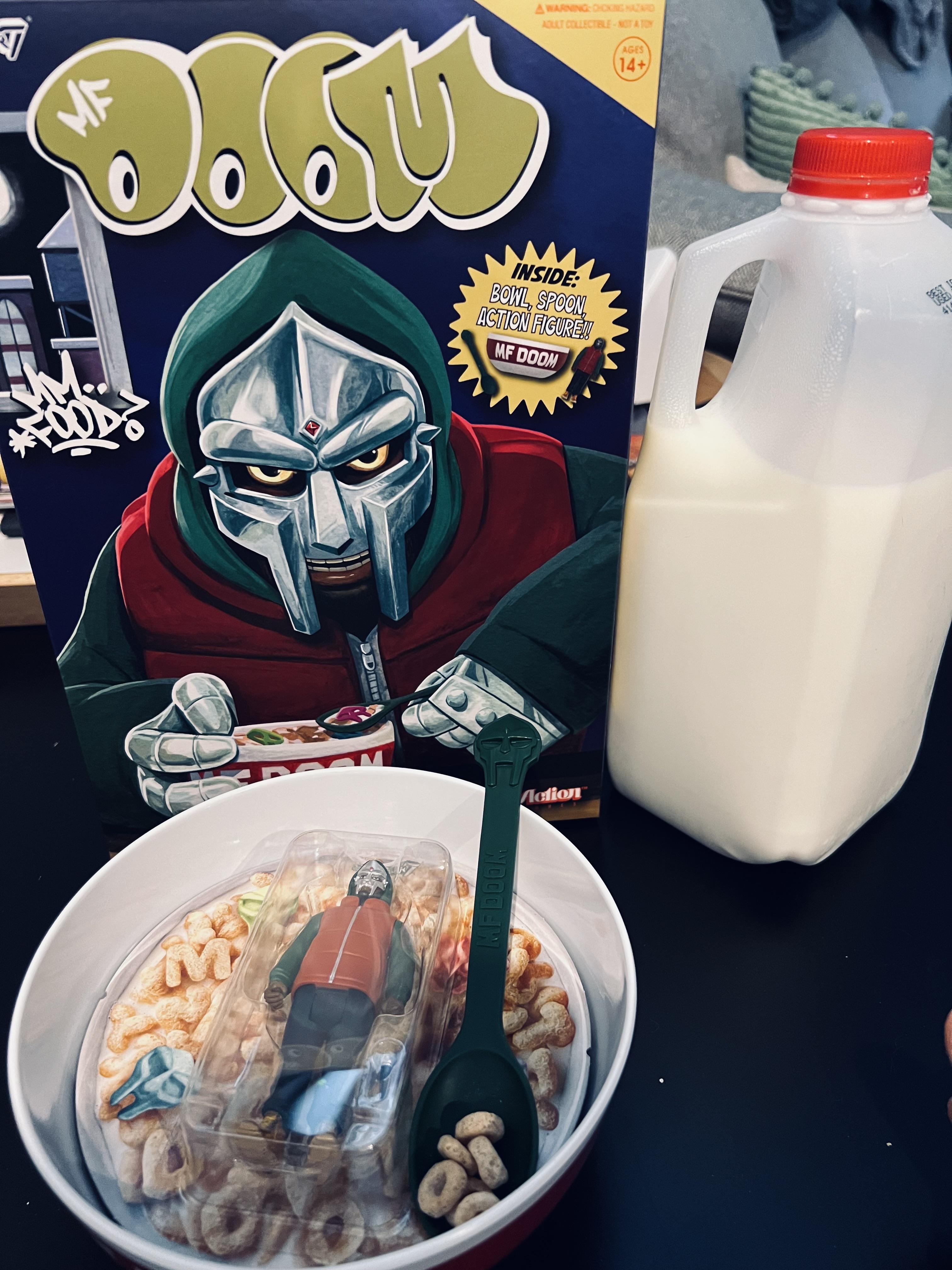 Super7 ReAction MF DOOM Mm Food figurina bol cereale