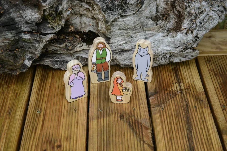 Yellow Door Little Red Riding Hood figurine lemn pin FSC