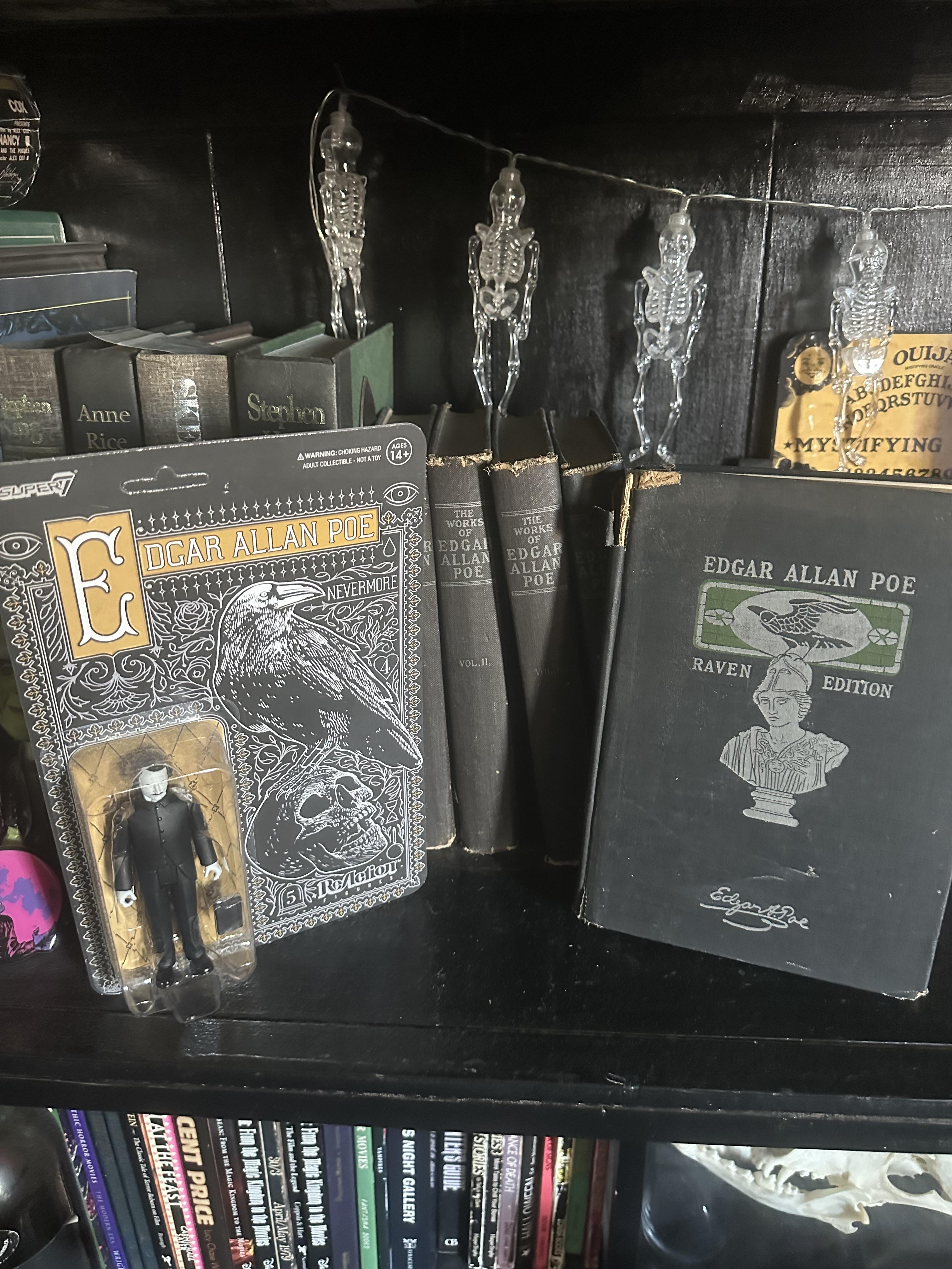 Super7 ReAction Edgar Allan Poe Greyscale figurina carte