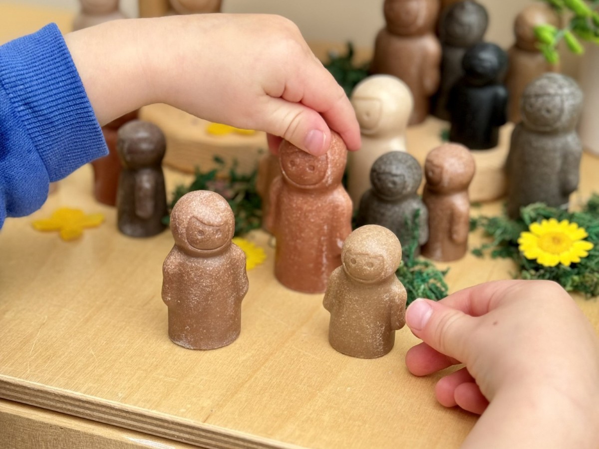 Yellow Door Little People Like Me Families figurine 30 set