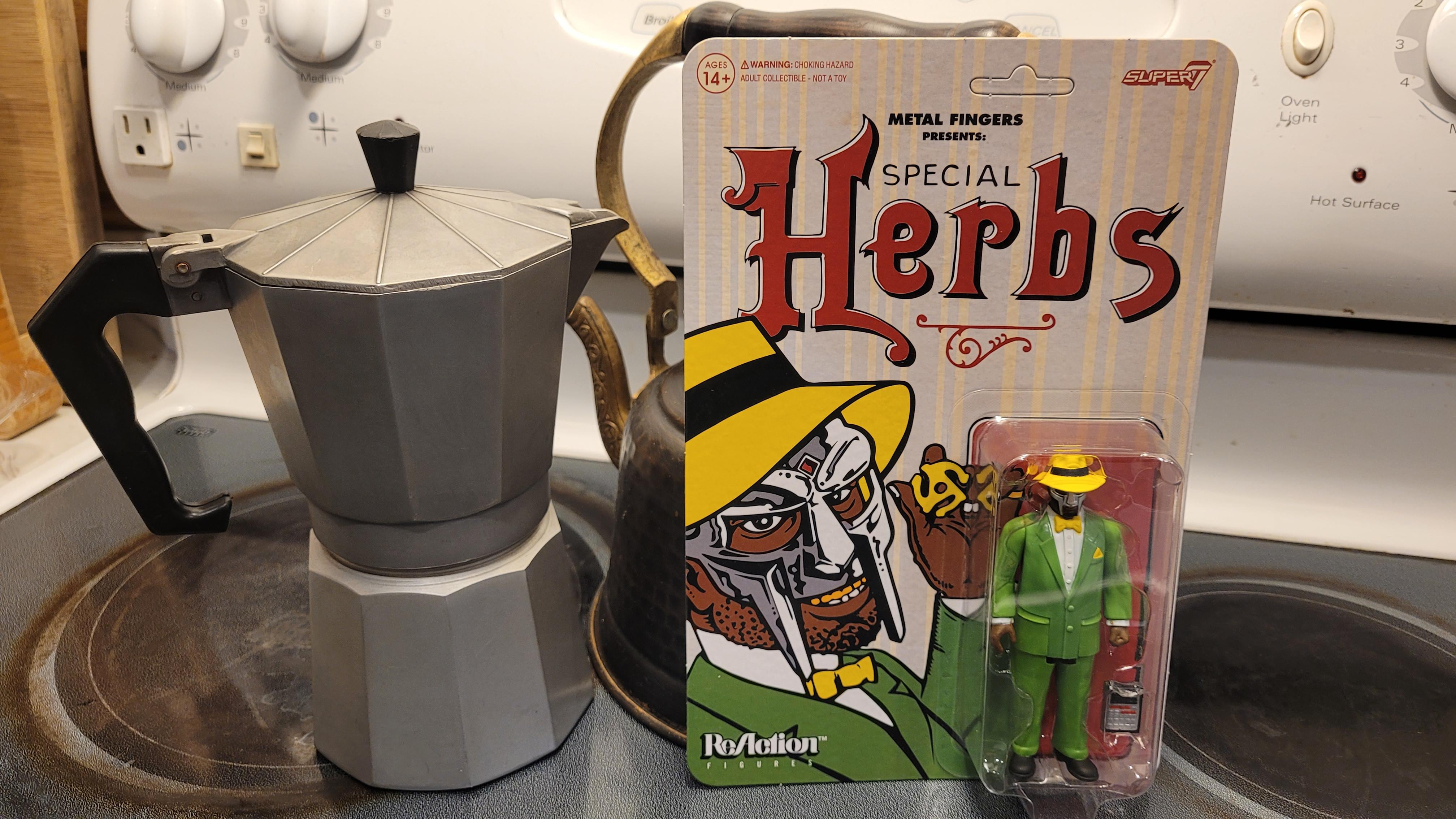 Super7 ReAction MF DOOM Special Herbs figurina 9,5 cm costum