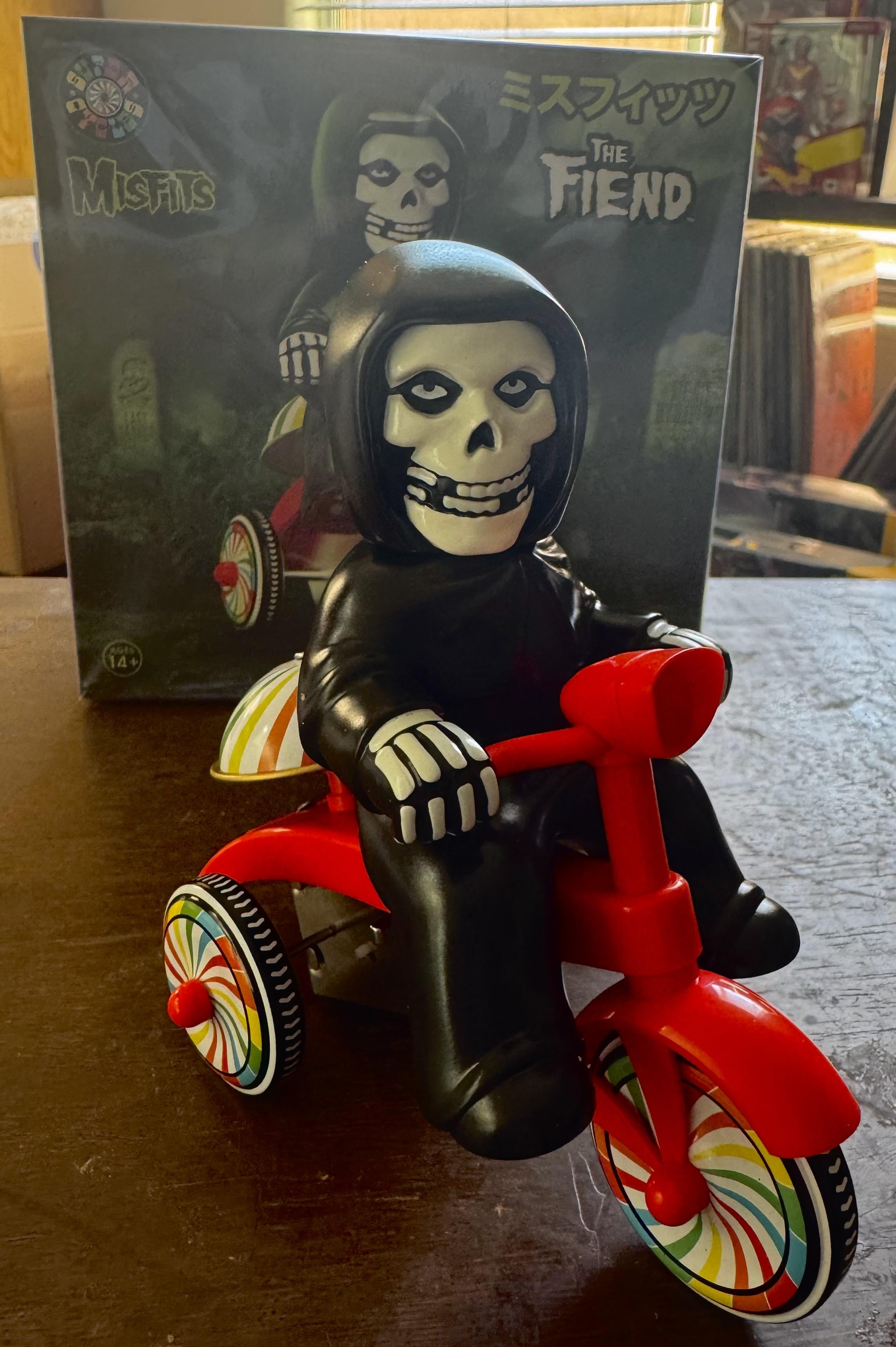Super7 Super Cycles Fiend tricicleta negru cu trike rosu
