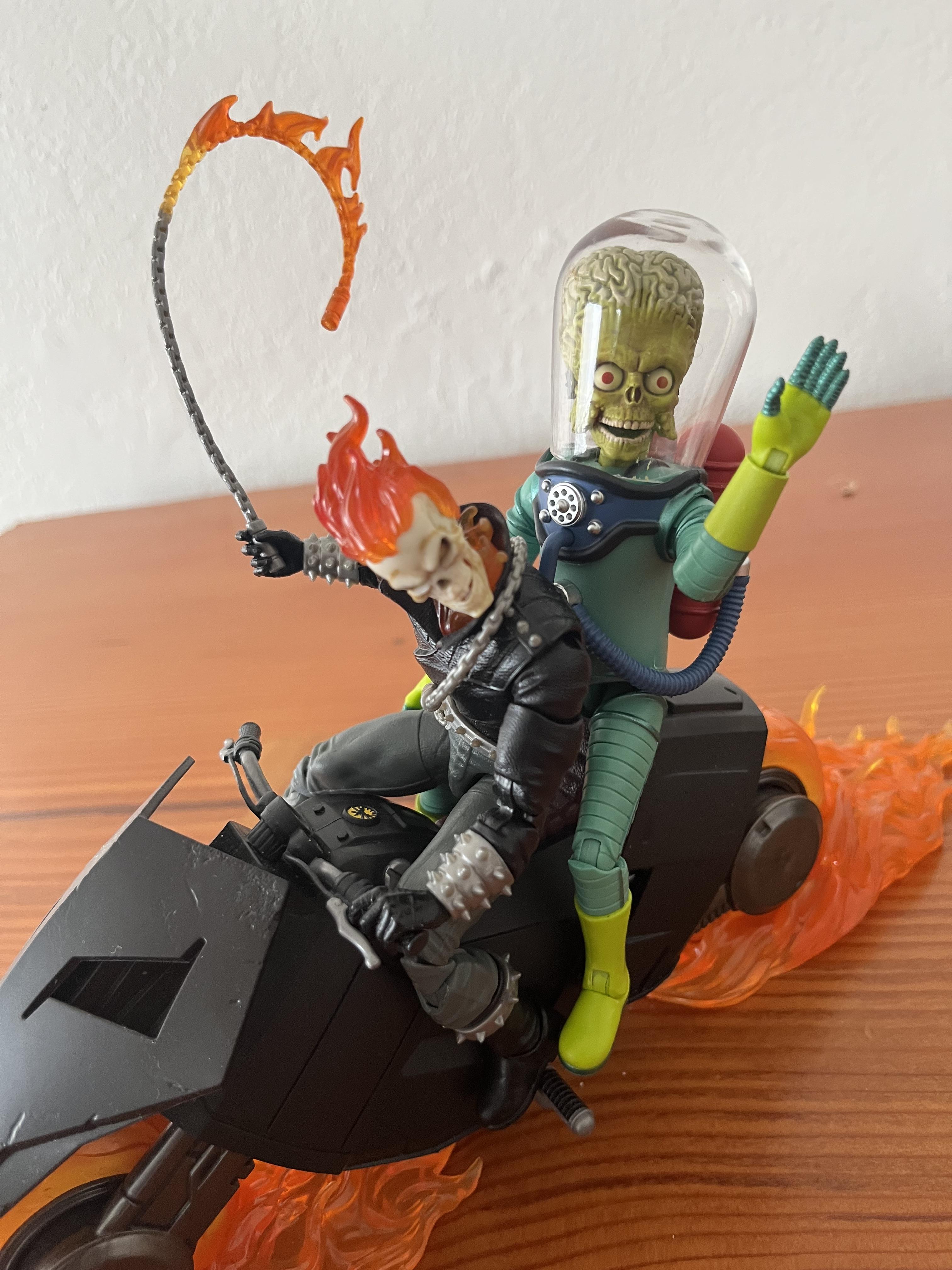 Super7 Mars Attacks Ultimates Wave 01 figurina Martian articulata